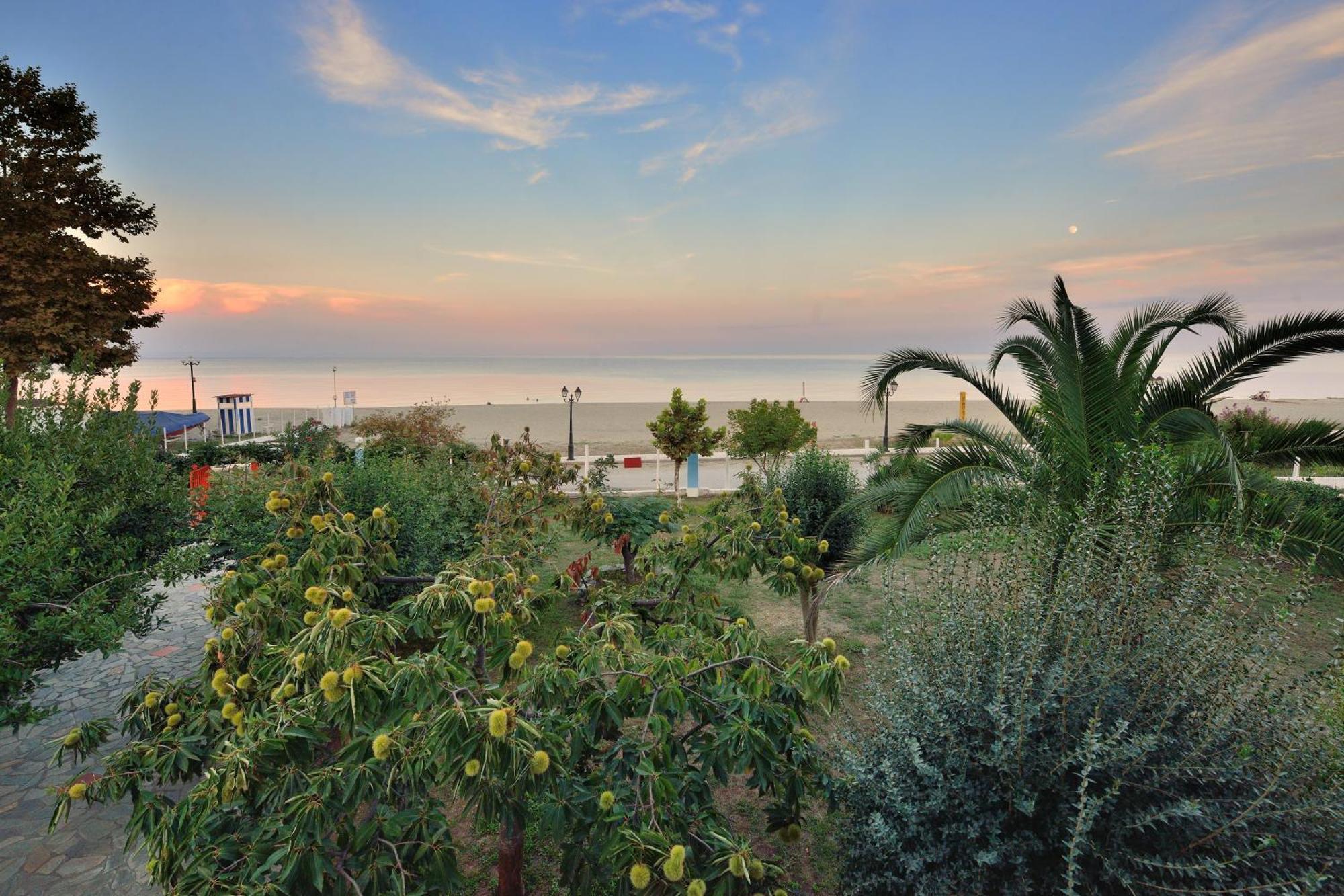 Apartments Ziogas Paralia Skotinis Exterior photo
