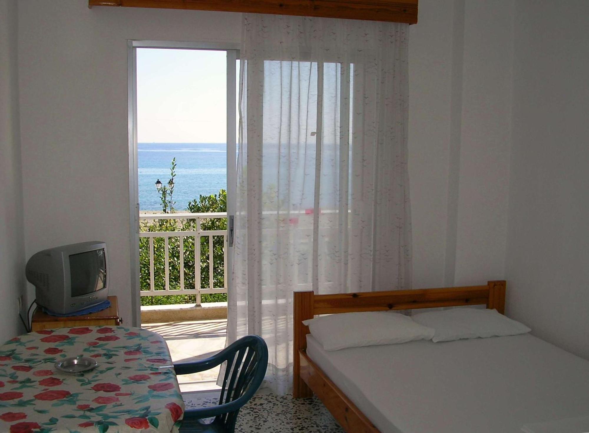 Apartments Ziogas Paralia Skotinis Exterior photo