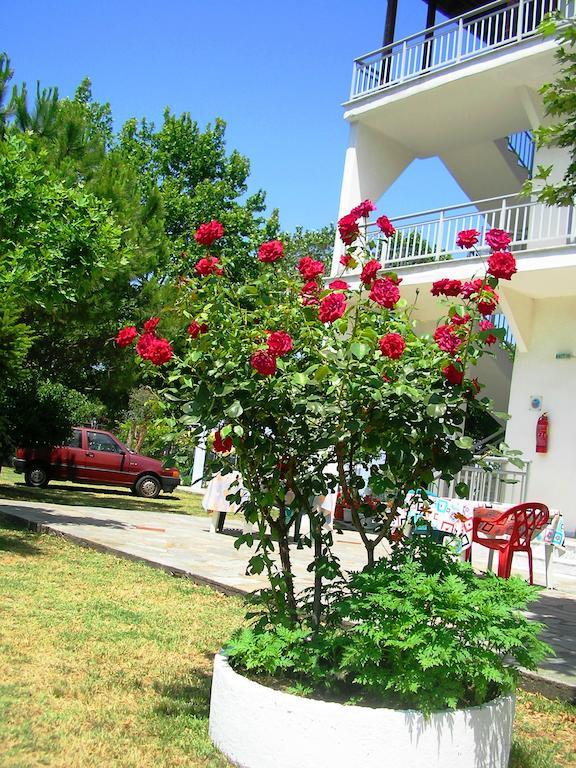 Apartments Ziogas Paralia Skotinis Exterior photo